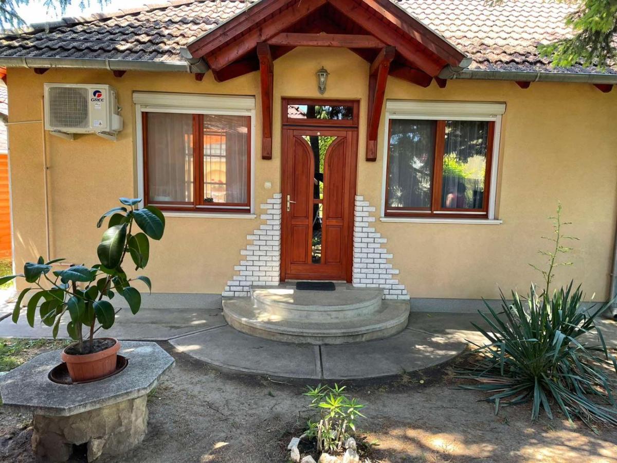 Csillam Vendeghaz Apartment Hajduszoboszlo Bagian luar foto